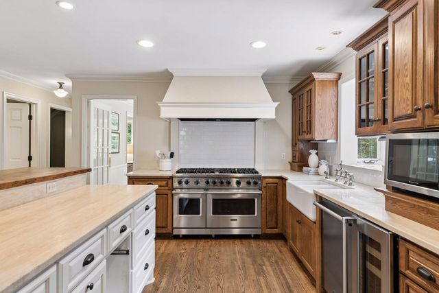 60 Myrtlewood Road, Wayzata, MN 55391