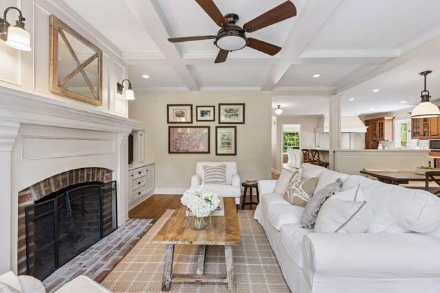 60 Myrtlewood Road, Wayzata, MN 55391