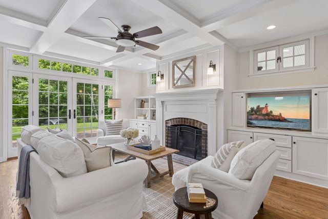 60 Myrtlewood Road, Wayzata, MN 55391