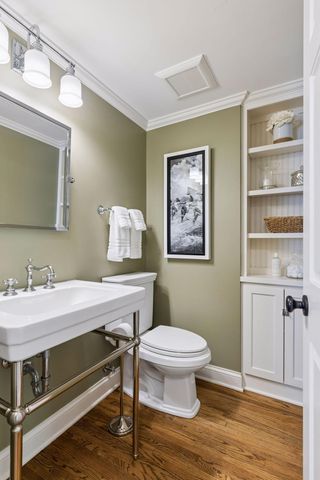 60 Myrtlewood Road, Wayzata, MN 55391