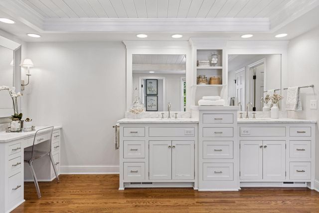 60 Myrtlewood Road, Wayzata, MN 55391