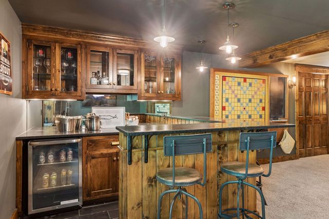 60 Myrtlewood Road, Wayzata, MN 55391