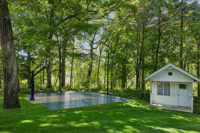 60 Myrtlewood Road, Wayzata, MN 55391