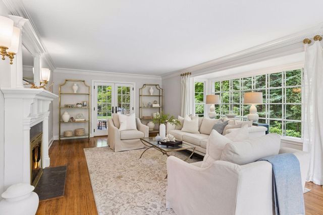 60 Myrtlewood Road, Wayzata, MN 55391