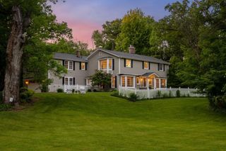 60 Myrtlewood Road, Wayzata, MN 55391