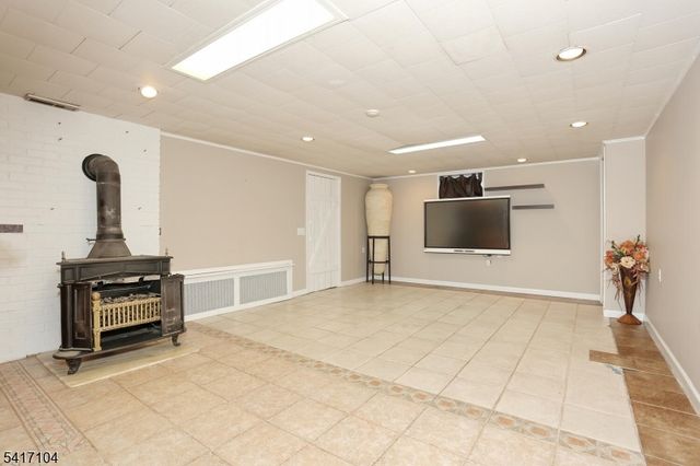 16 Maple Ave, South Hackensack Twp., NJ 07606