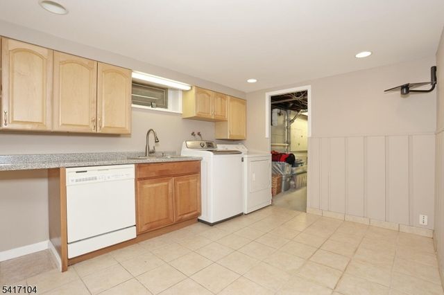 16 Maple Ave, South Hackensack Twp., NJ 07606