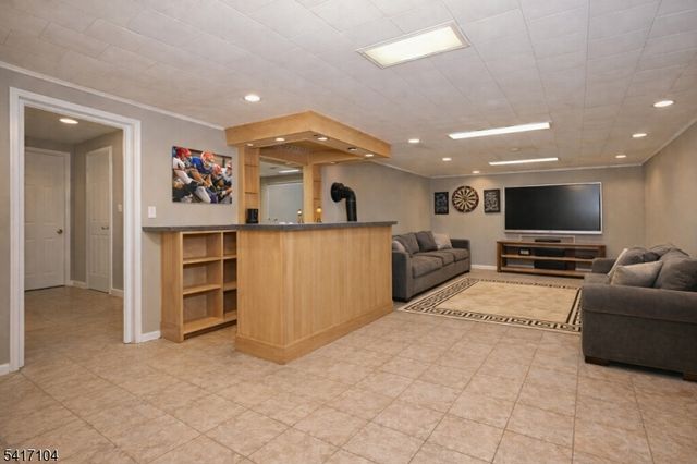 16 Maple Ave, South Hackensack Twp., NJ 07606