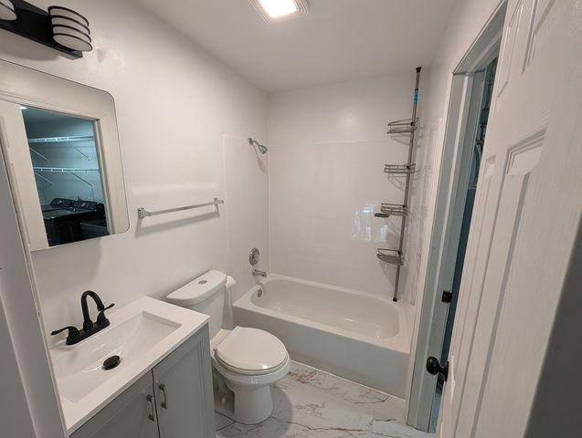 37055 N Capillo Avenue, Lake Villa, IL 60046
