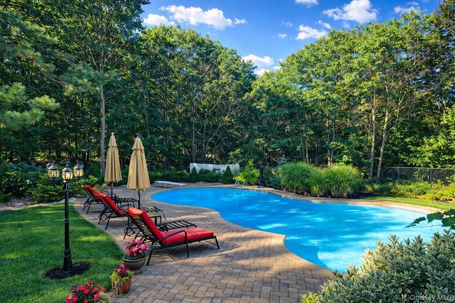 42 Brayton Court N, South Setauket, NY 11720