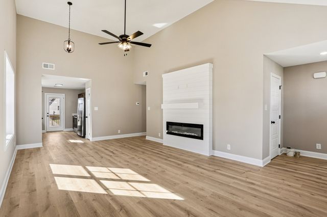 178 Brenda Dr, Clarksville, TN 37040