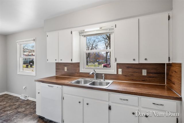 395 Farnham Street, Kentwood, MI 49548