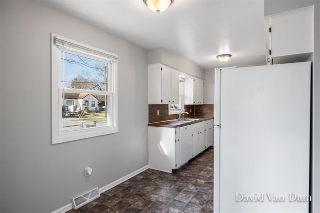 395 Farnham Street, Kentwood, MI 49548