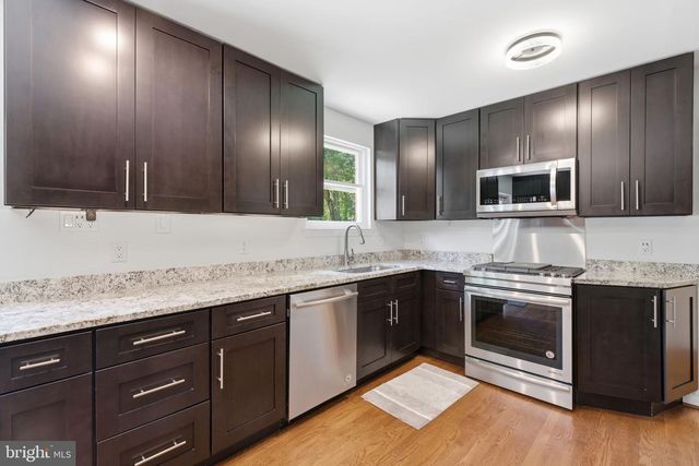 8923 CROMWELL, Springfield, VA 22151