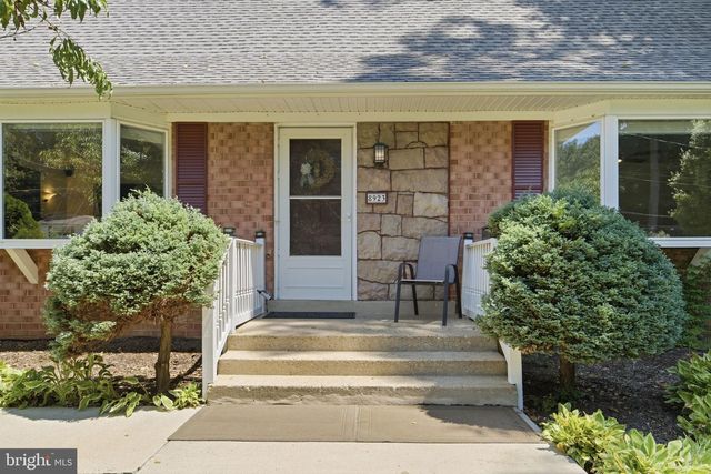 8923 CROMWELL, Springfield, VA 22151