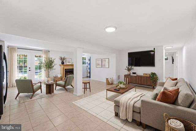 8923 CROMWELL, Springfield, VA 22151