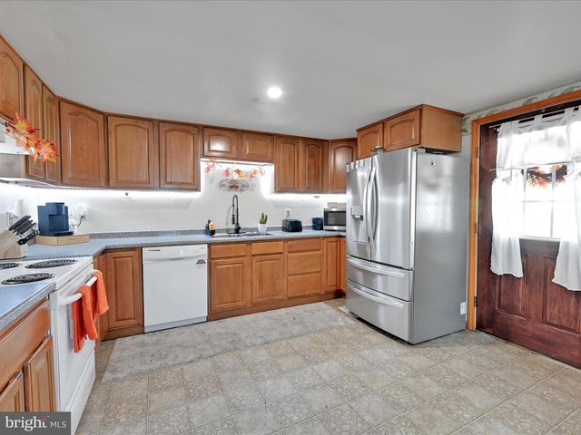 21 E WOOD ST, Pine Grove, PA 17963
