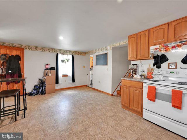 21 E WOOD ST, Pine Grove, PA 17963