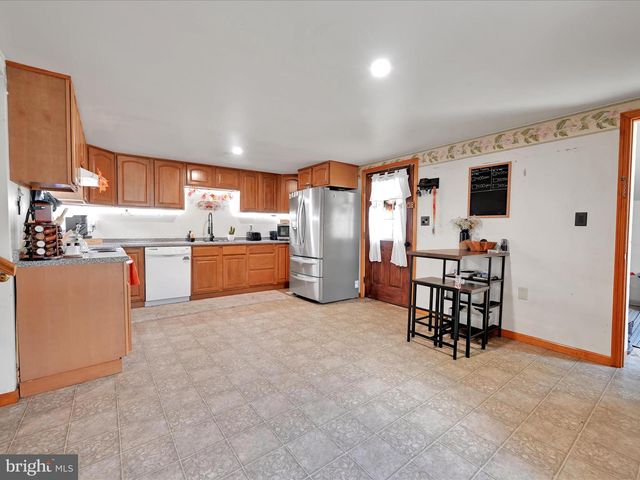 21 E WOOD ST, Pine Grove, PA 17963