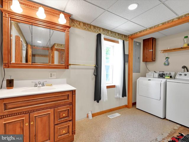 21 E WOOD ST, Pine Grove, PA 17963