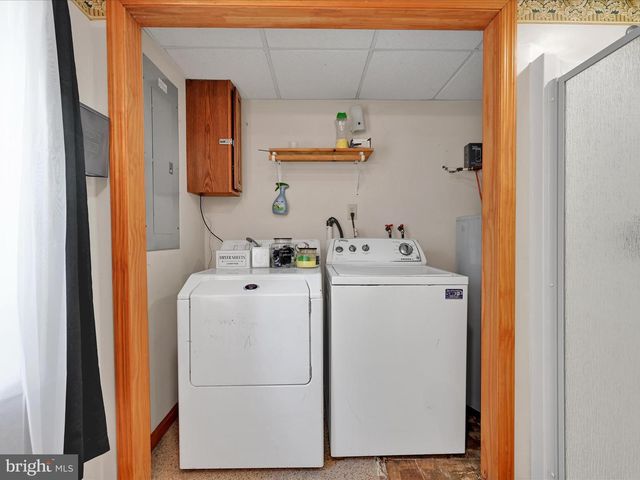 21 E WOOD ST, Pine Grove, PA 17963