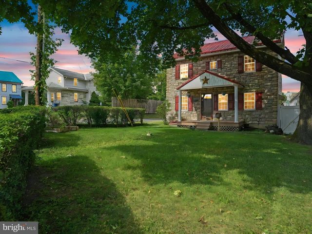 21 E WOOD ST, Pine Grove, PA 17963