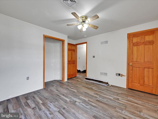 21 E WOOD ST, Pine Grove, PA 17963