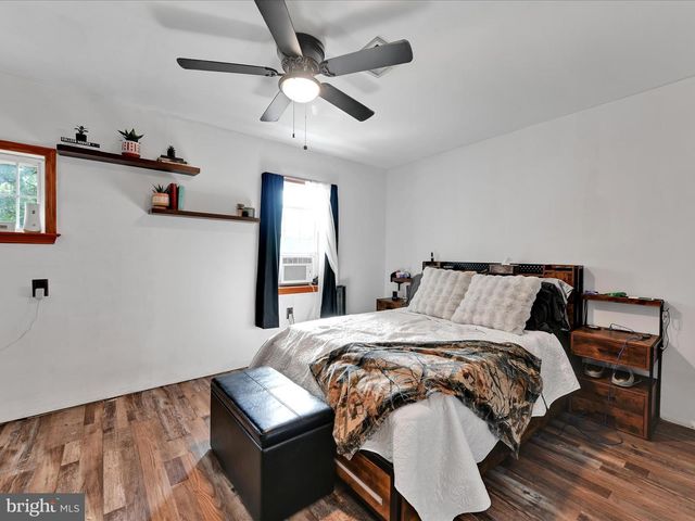 21 E WOOD ST, Pine Grove, PA 17963