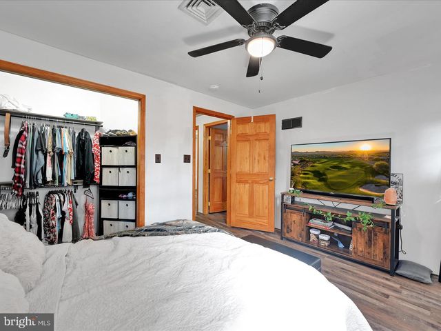 21 E WOOD ST, Pine Grove, PA 17963
