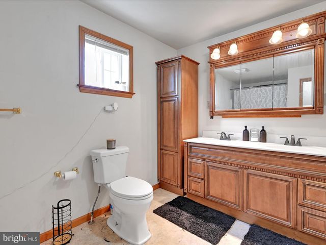 21 E WOOD ST, Pine Grove, PA 17963