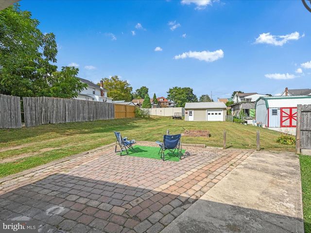 21 E WOOD ST, Pine Grove, PA 17963