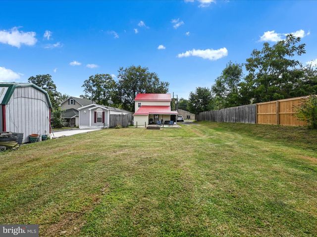 21 E WOOD ST, Pine Grove, PA 17963