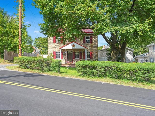 21 E WOOD ST, Pine Grove, PA 17963
