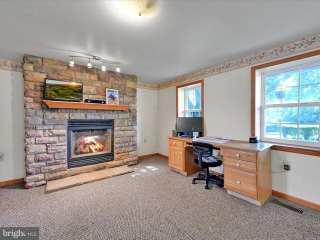 21 E WOOD ST, Pine Grove, PA 17963