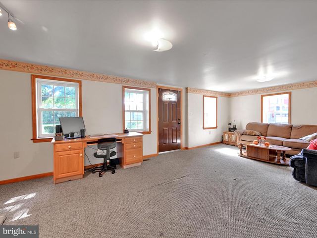 21 E WOOD ST, Pine Grove, PA 17963