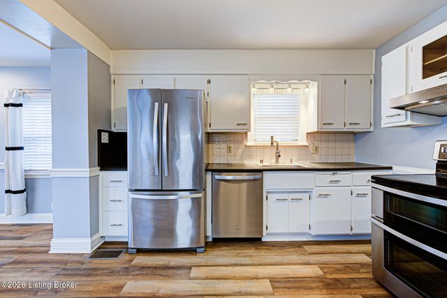 1413 Falcon Dr, Louisville, KY 40213