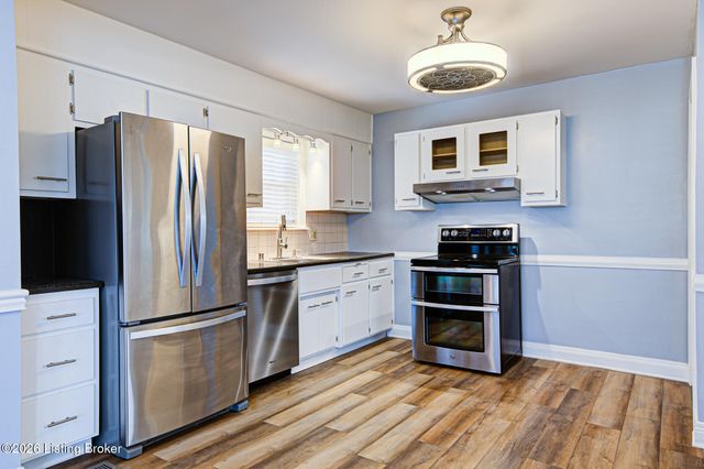 1413 Falcon Dr, Louisville, KY 40213