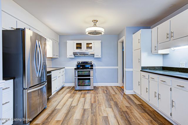 1413 Falcon Dr, Louisville, KY 40213