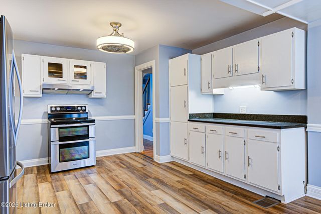 1413 Falcon Dr, Louisville, KY 40213