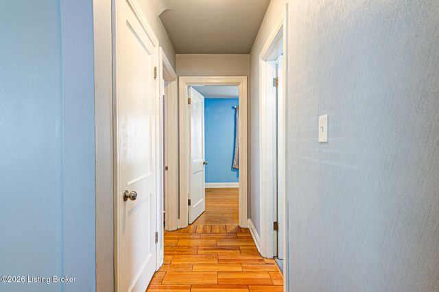 1413 Falcon Dr, Louisville, KY 40213