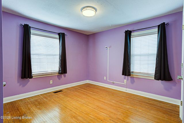 1413 Falcon Dr, Louisville, KY 40213