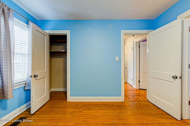 1413 Falcon Dr, Louisville, KY 40213