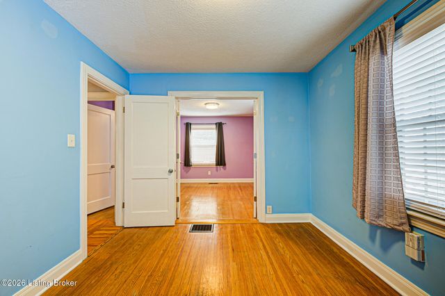 1413 Falcon Dr, Louisville, KY 40213