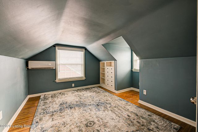 1413 Falcon Dr, Louisville, KY 40213