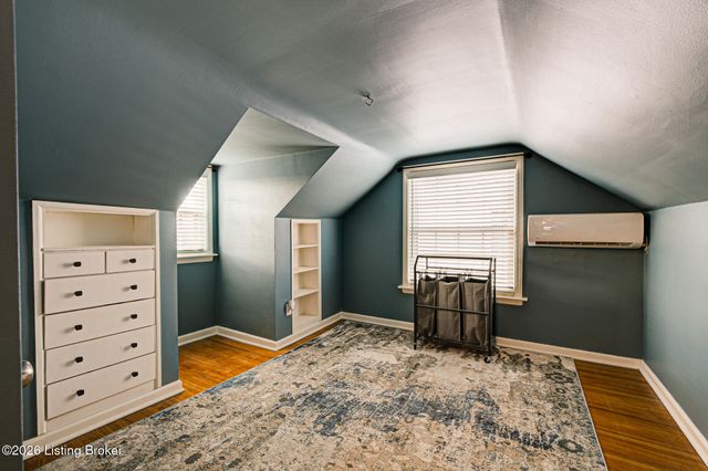 1413 Falcon Dr, Louisville, KY 40213