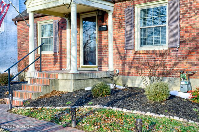 1413 Falcon Dr, Louisville, KY 40213