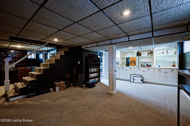 1413 Falcon Dr, Louisville, KY 40213