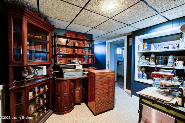 1413 Falcon Dr, Louisville, KY 40213