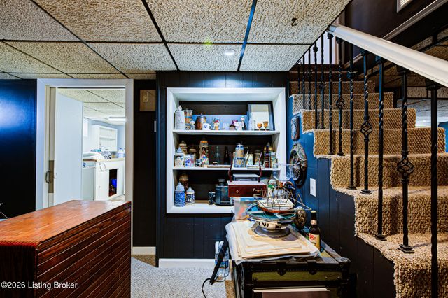 1413 Falcon Dr, Louisville, KY 40213