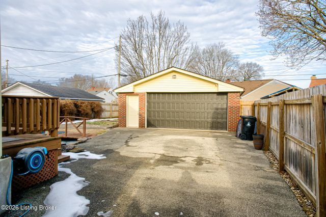 1413 Falcon Dr, Louisville, KY 40213